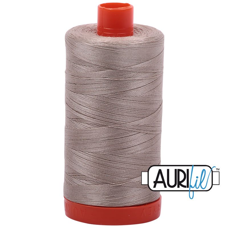 Fil à courtepointe Aurifil Coton 50wt - View 242
