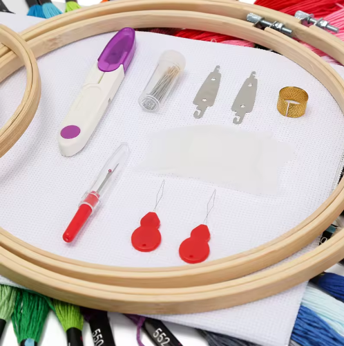 Kit portable de broderie et point de croix avec tambour en plastique et 50 couleurs de fils – Ensemble DIY pour travaux d’aiguille - View 4